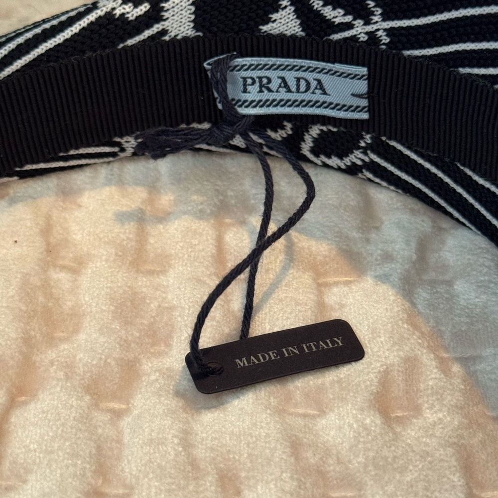 Prada Maglia Jacquard Nero & Blanco padded headband🖤add Italian sophistication 🖤 - Picture 12 of 15